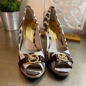 MICHAEL KORS ANIMAL PRINT WEDGE
